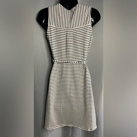 Monteau V-neck‎ striped dress with pockets Size Small - Picture 5 of 9